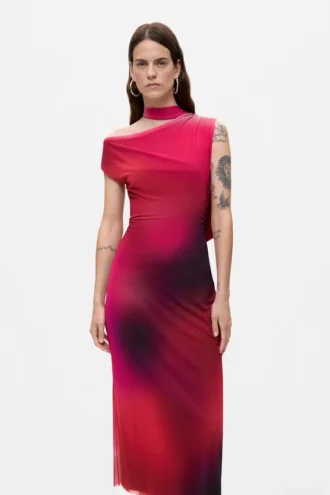 Asymmetrische gedrapeerde jurk