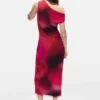 Asymmetrische gedrapeerde jurk
