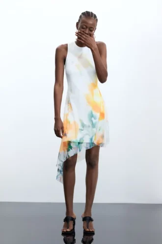 Asymmetrische mouwloze jurk