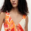 Blouse met bloembladbandjes