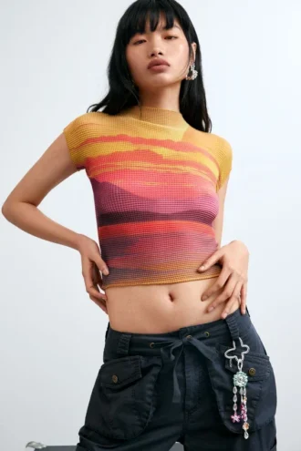 Blouse met korte mouwen en hoge hals