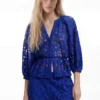 Blouse met uitsnijdingen