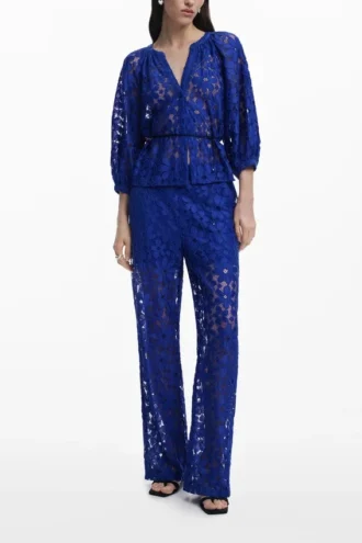 Blouse met uitsnijdingen