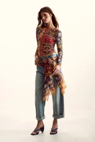 Blouse ontworpen door Christian Lacroix