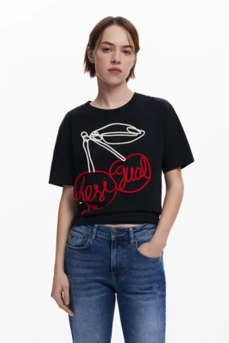 Cherry T-shirt met vetersluiting