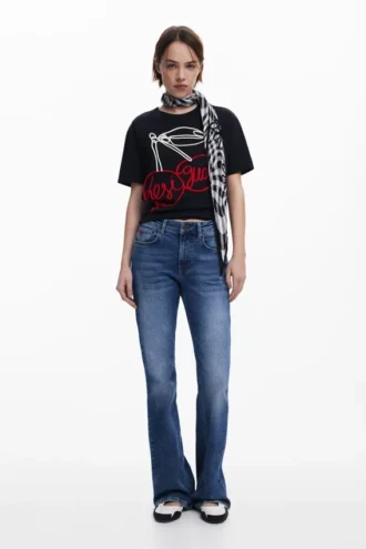 Cherry T-shirt met vetersluiting