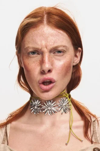 Daisy Zalio hanger