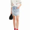 Denim mini-rok met gekruiste taille