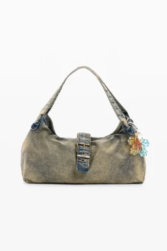 Denim tas met bedeltjes