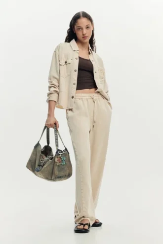 Denim tas met bedeltjes