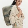 Denim tas met bedeltjes