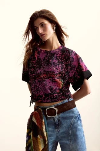 Etnisch T-shirt ontworpen door Christian Lacroix