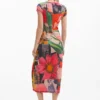 Getailleerde jurk met print