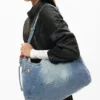 Grote denim tas met bedeltjes