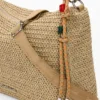 Grote raffia tas met bedeltjes