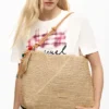 Grote raffia tas met bedeltjes