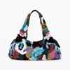 Grote tas met borduursels