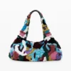 Grote tas met borduursels