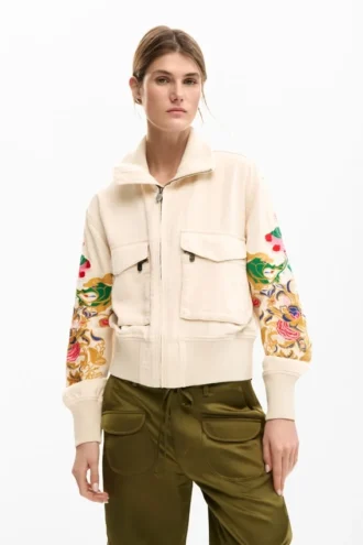 Jas met bloemenpatches