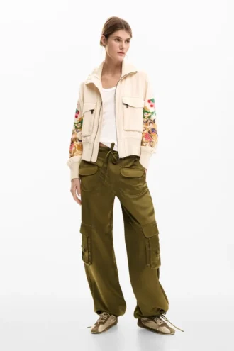 Jas met bloemenpatches