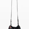 Kleine crossbody-portemonnee met bedeltjes
