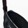 Kleine crossbody-portemonnee met textuur