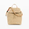 Kleine raffia-rugzakken met bedeltjes