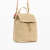 Kleine raffia-rugzakken met bedeltjes