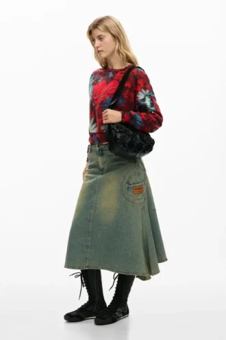 Kleine tassen met bloemen, rood