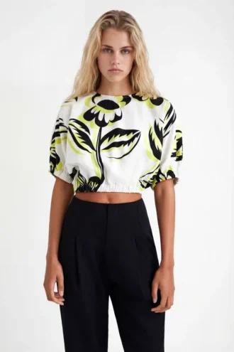 Korte bloemenblouse