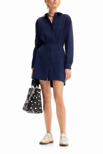 Korte shirtjurk met textuur