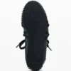 Leren vetersneaker