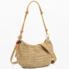 Middelgrote ovale raffia tas met bedeltjes