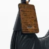 Middelgrote ovale tas met reliëf