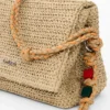 Middelgrote raffia tas met bedeltjes