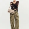 Middelgrote tas met geborduurde flap