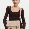 Middelgrote tas met geborduurde flap