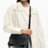 Middelgrote tas met logo en bedeltjes
