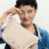 Middelgrote tas met studs en franjes