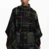 Poncho met ruitjesmotief en gewatteerde capuchon