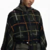 Poncho met ruitjesmotief en gewatteerde capuchon