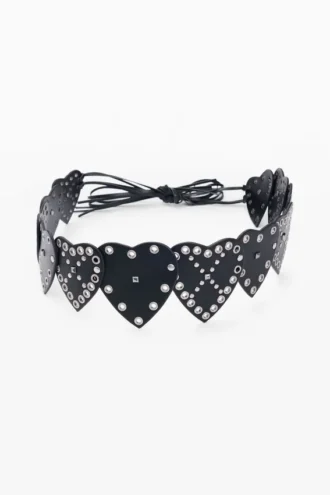 Riemen met studs en hartjes