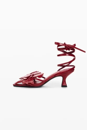 Sandalen met bloemenapplicatie