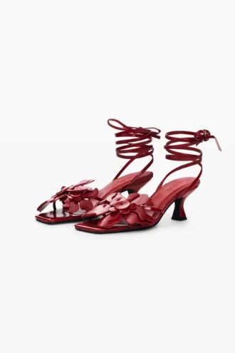 Sandalen met bloemenapplicatie