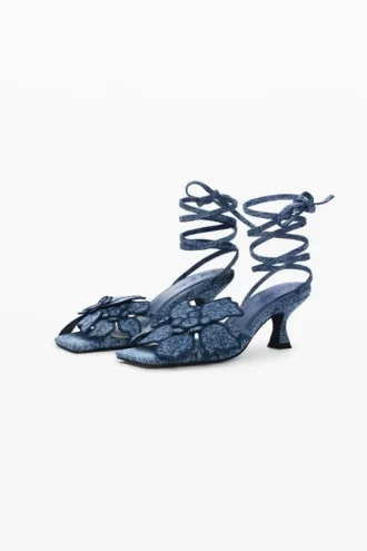 Sandalen met bloemenapplicatie