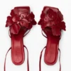 Sandalen met bloemenapplicatie