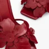 Sandalen met bloemenapplicatie
