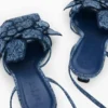 Sandalen met bloemenapplicatie