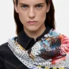 Sjaal ontworpen door Christian Lacroix
