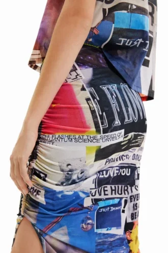 Slanke, gerimpelde midi-rok met collageprint